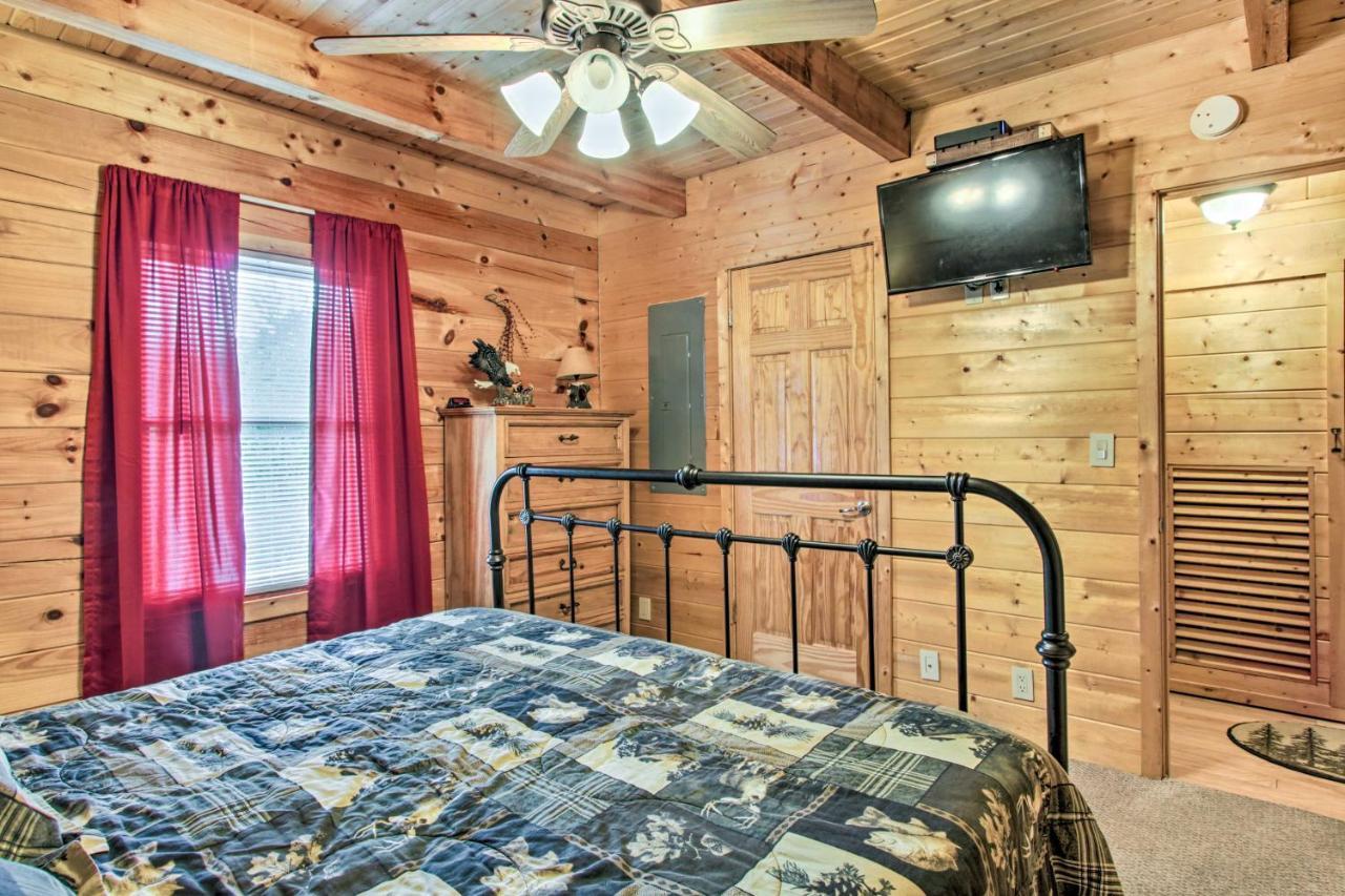 Cabin With Hot Tub And Deck About 12 Mi To Pigeon Forge! Sevierville Exterior foto